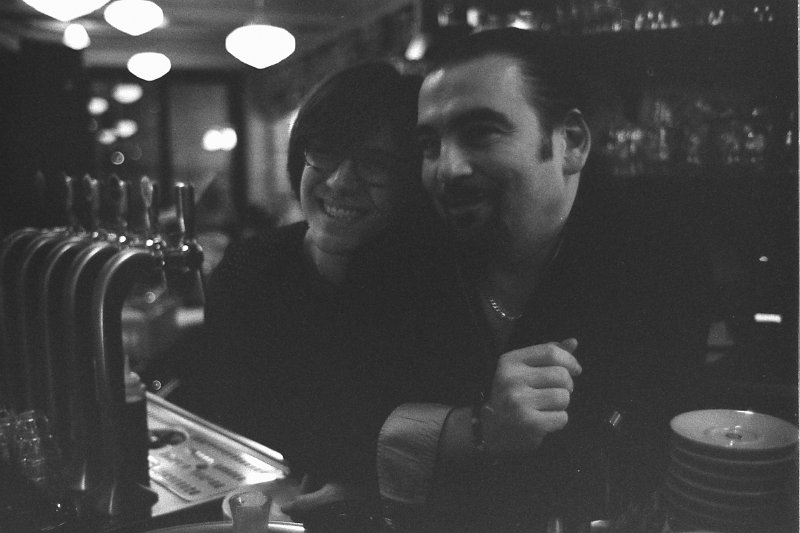 2013_004_SergeCaroline05.JPG - 2014 Paris : Café de la Poterne des Peupliers. Caroline et Serge