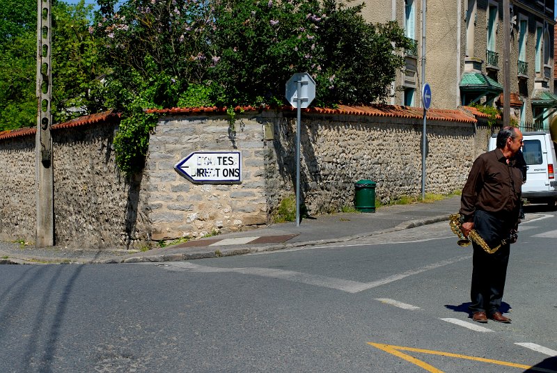 _LOM36800001.JPG - La Ferté Alais - saxo