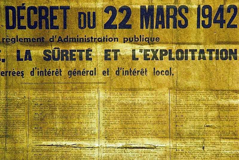 JSC_0555.jpg - - Paris - Metro -  afiche original de 1942 - reglamentación  sobre el porte de armas durante la ocupacion alemana.